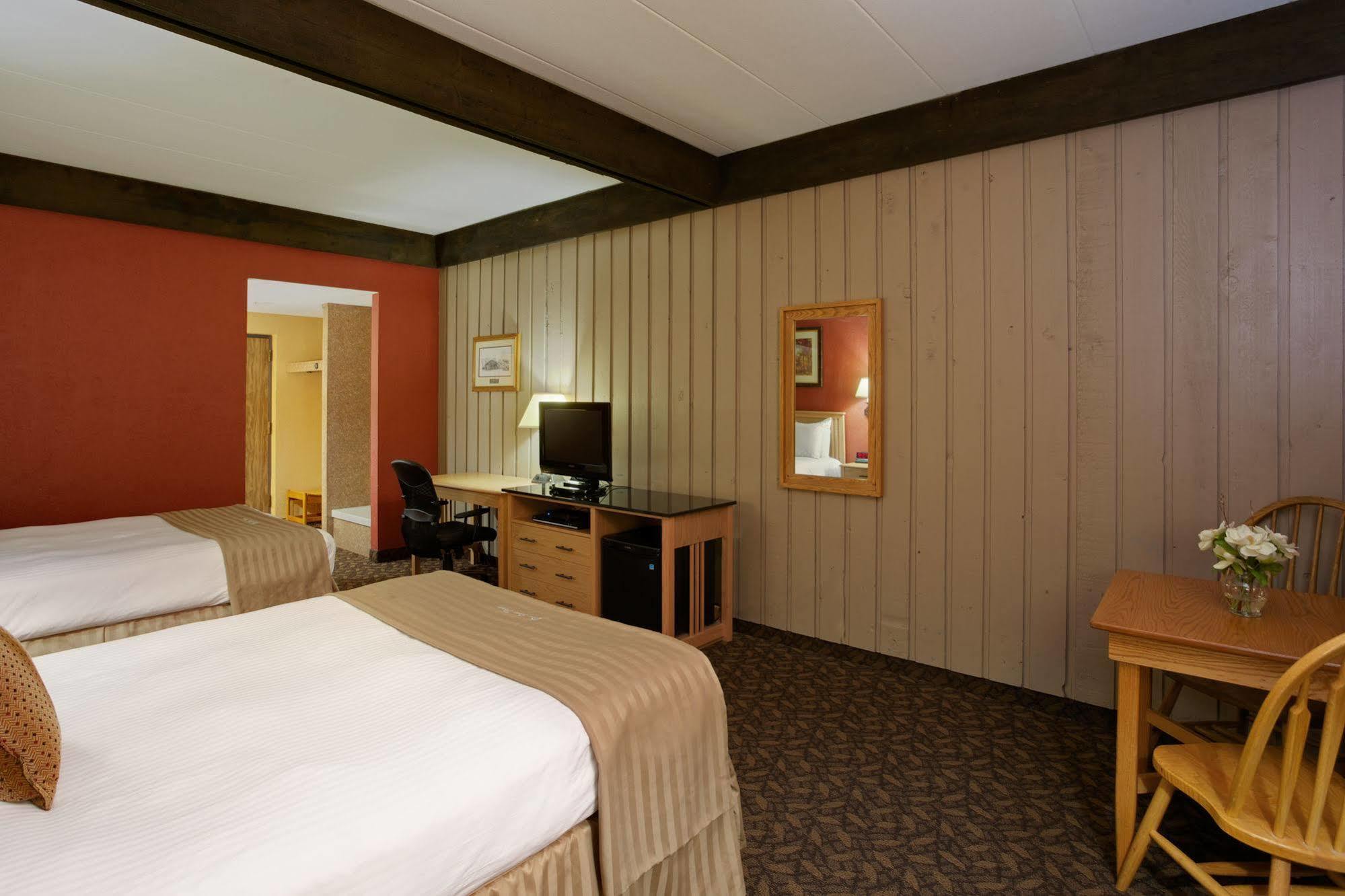 Mohican Lodge And Conference Center Perrysville Exterior photo
